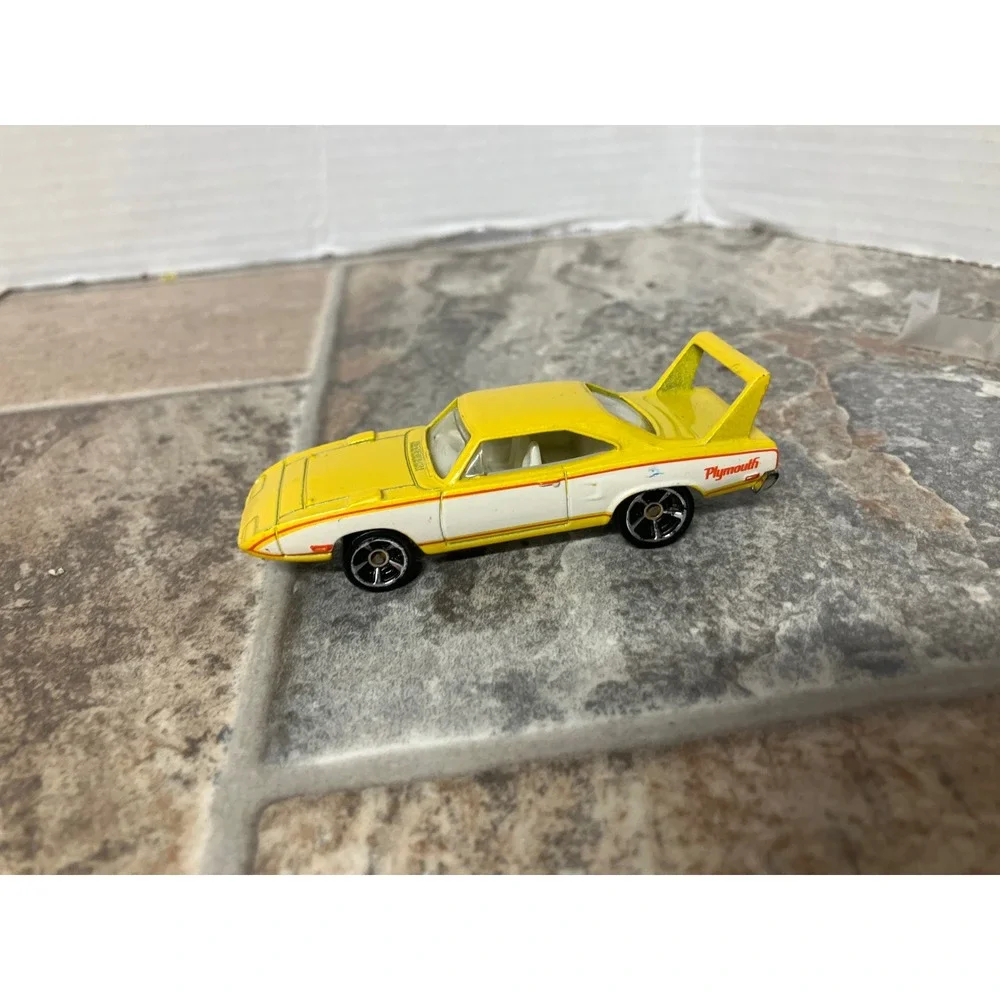 Hot Wheels 2005 Plymouth‎ Superbird Yellow Diecast Car